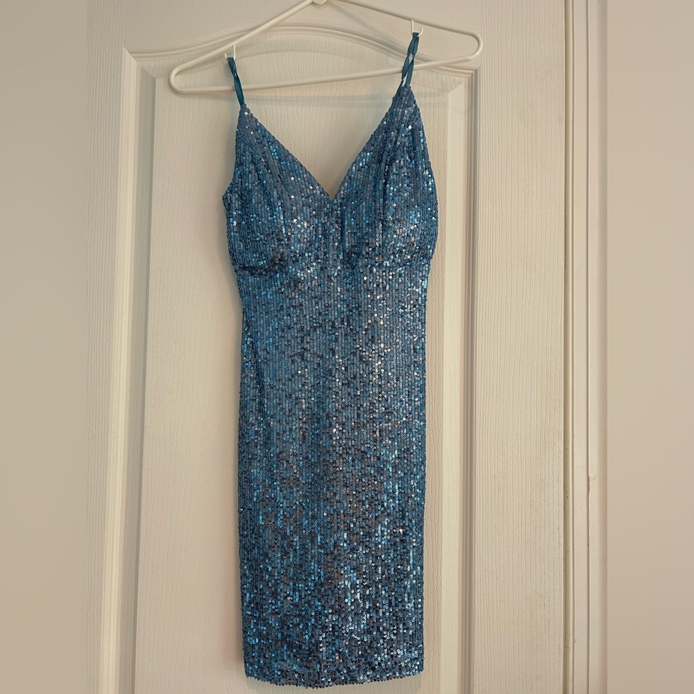 Blue sequin bodycon v neck dress padded